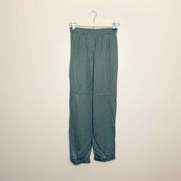 CLEARANCE! Green Weathervane Cropped Pants Junior’s 3 EUC - Picture 1 of 6